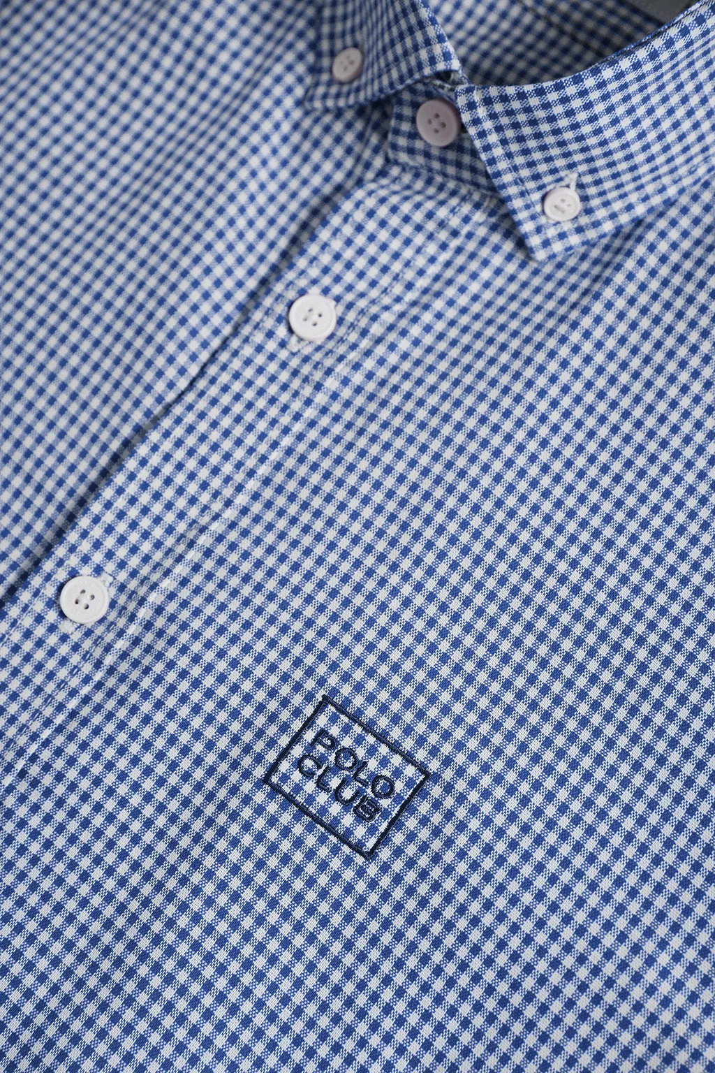 Camisa azul marino a cuadros vichy con detalle bordado