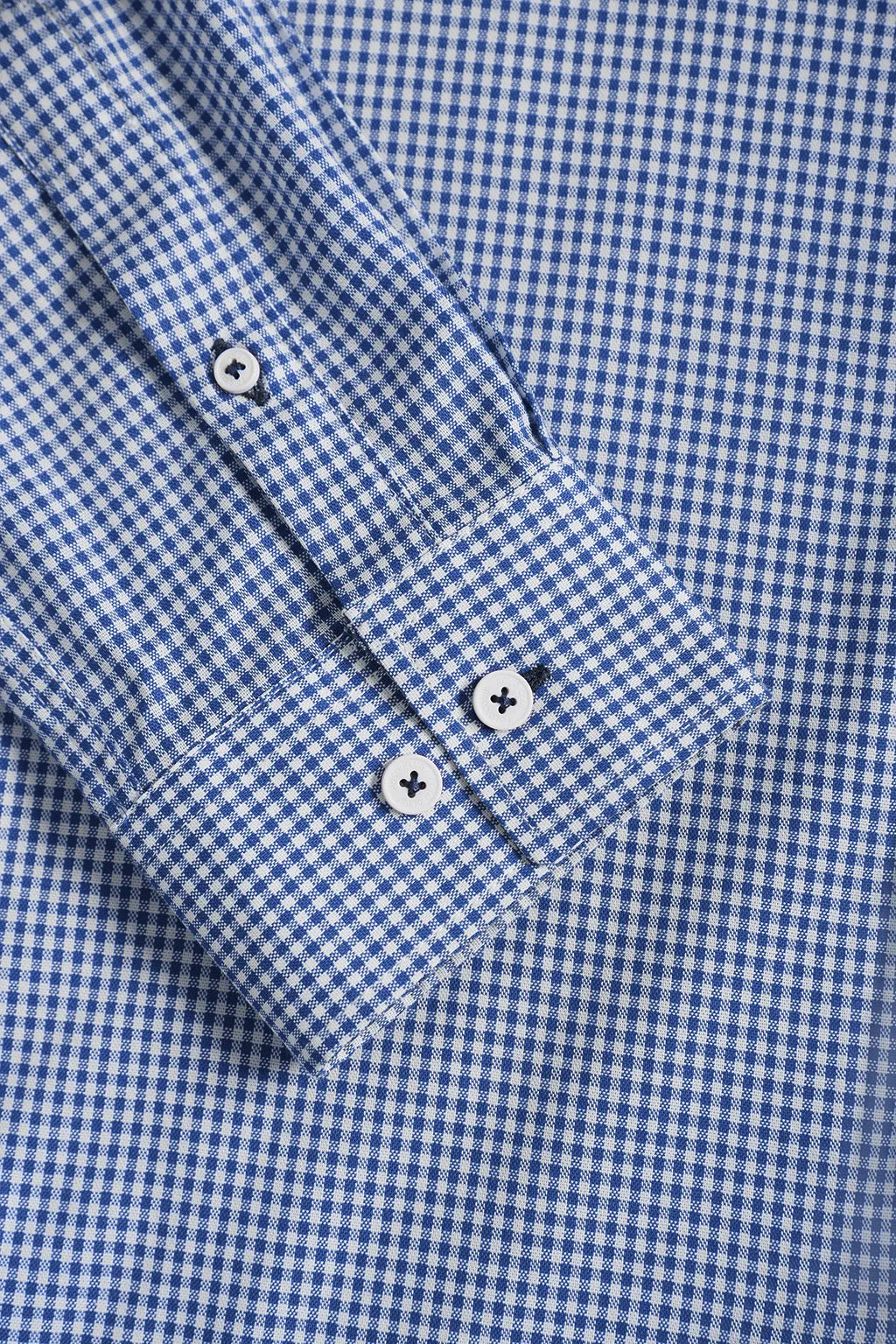 Camisa azul marino a cuadros vichy con detalle bordado